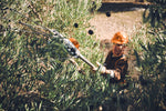 Dettaglio in lavoro del rastrello con dita in carbonio dello scuotitore STIHL SPA 130 durante la raccolta olive