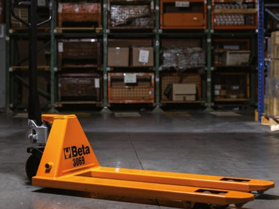 Transpallet manuale Beta 3069 carico massima di 2.500 Kg.